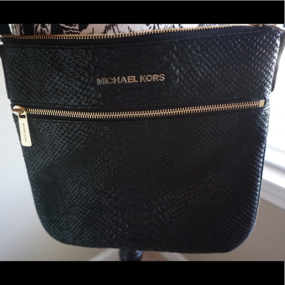 Michael Kors Handbags - Michael Kors cross body (snake skin texture)